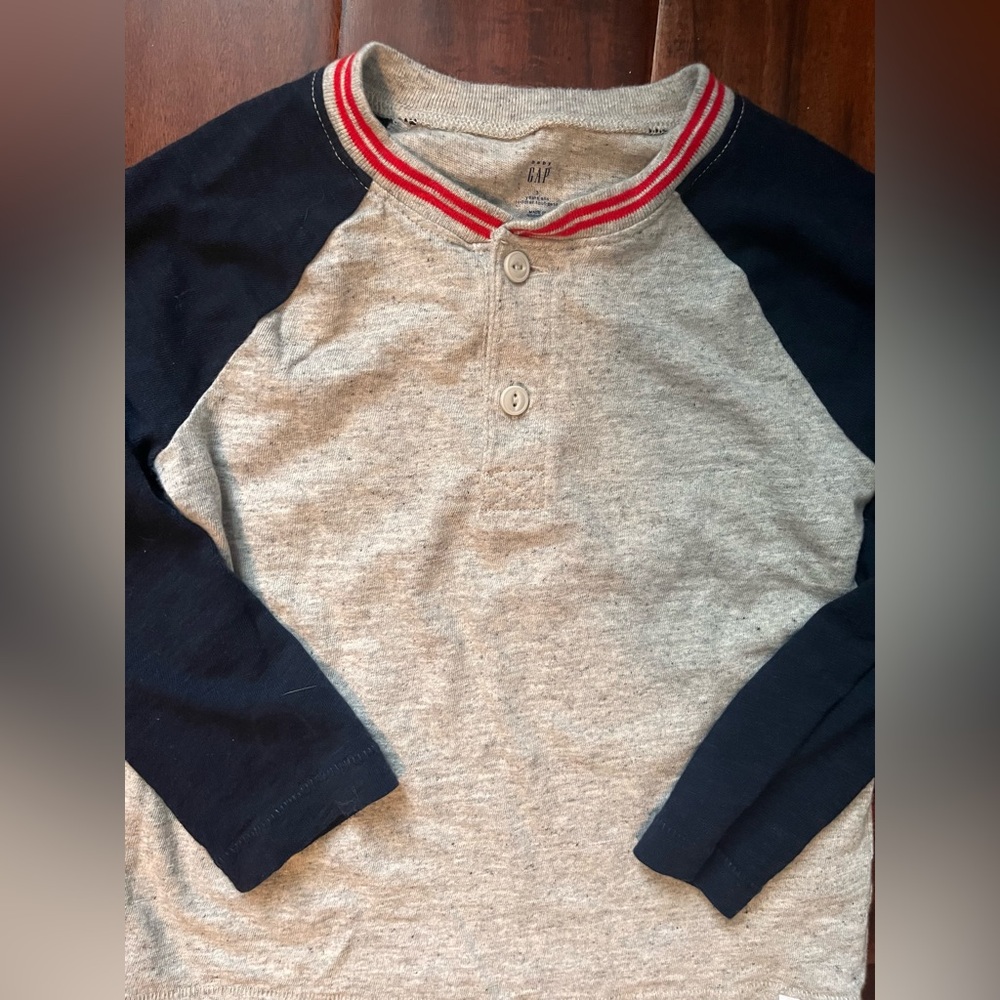 GAP Kids Heather Gray and Navy Long Sleeve Tee